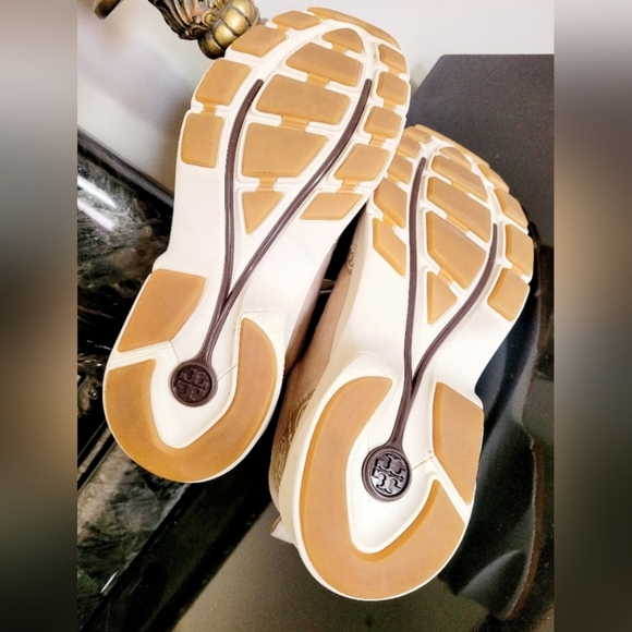Tory Burch Goodluck T-Monogram Lace Up Sneakers 100% Leather Light Biege US 9.5 - Picture 9 of 16